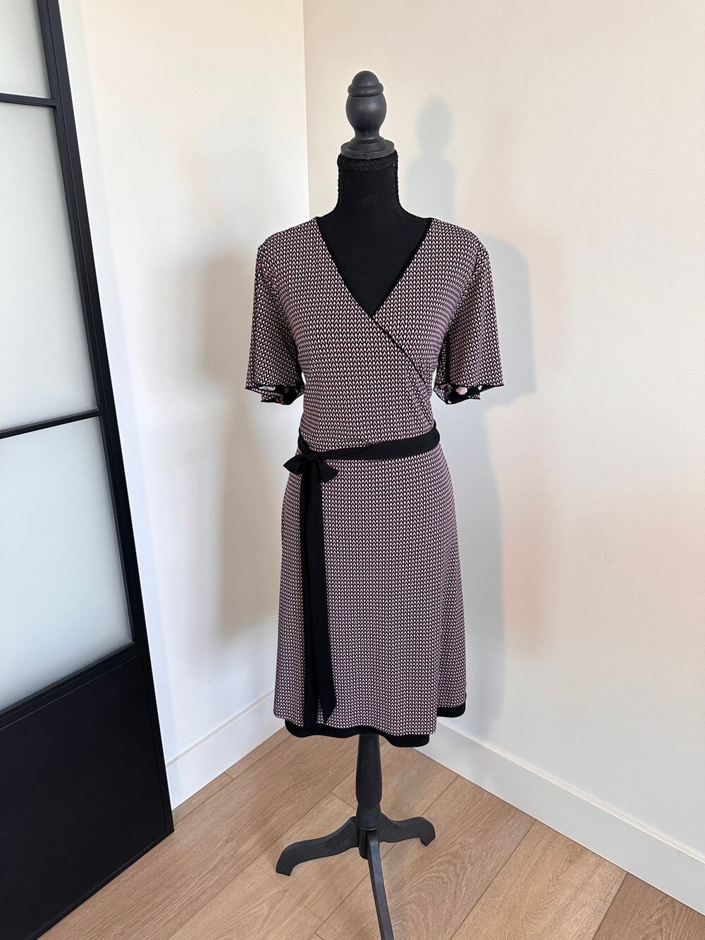 WHBM Stunning Geometric and Floral Reversable Faux Wrap Dress Size 14